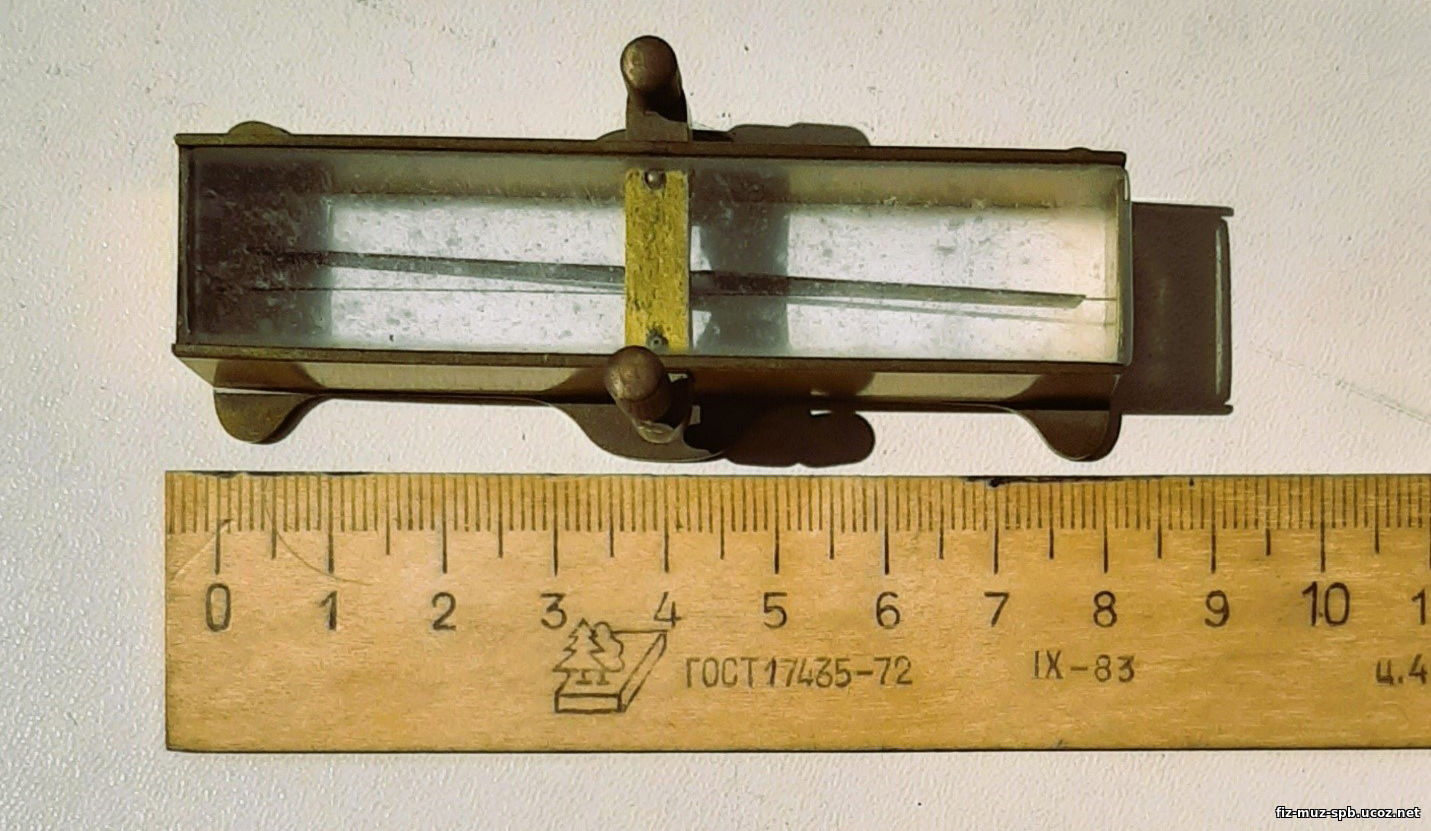 Магнитная стрелка в латунном корпусе