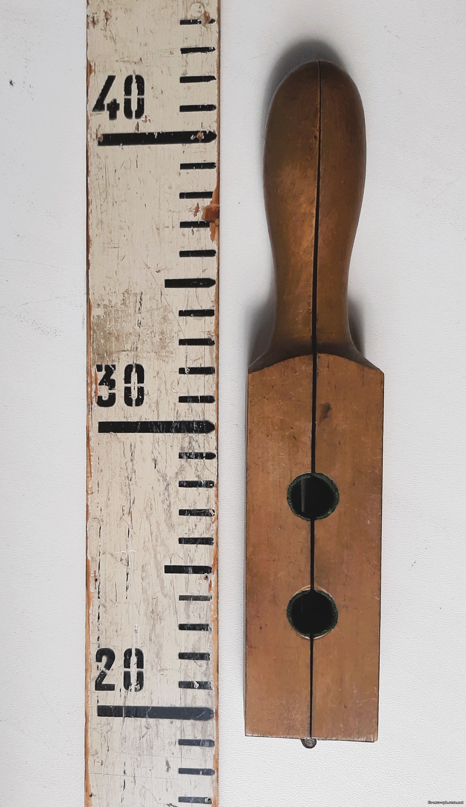 Деревянные щипцы