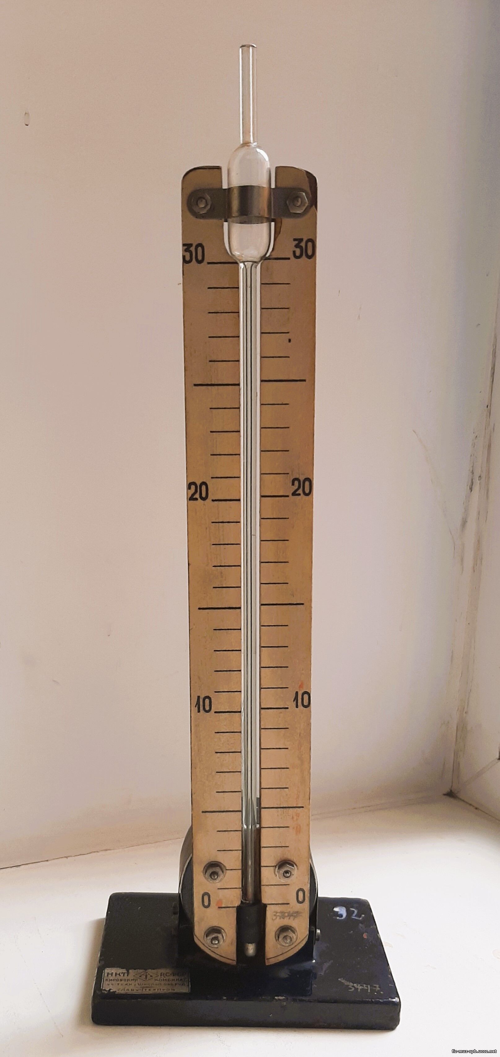 Манометр наклонный